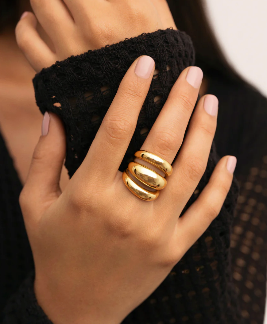 Anillo Aurea · Sofisticación Dorada y Volumen Vanguardista