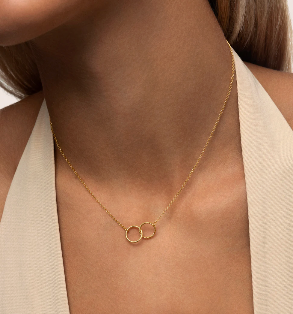 Collar Eterna – Sofisticación Minimalista en Baño de Oro