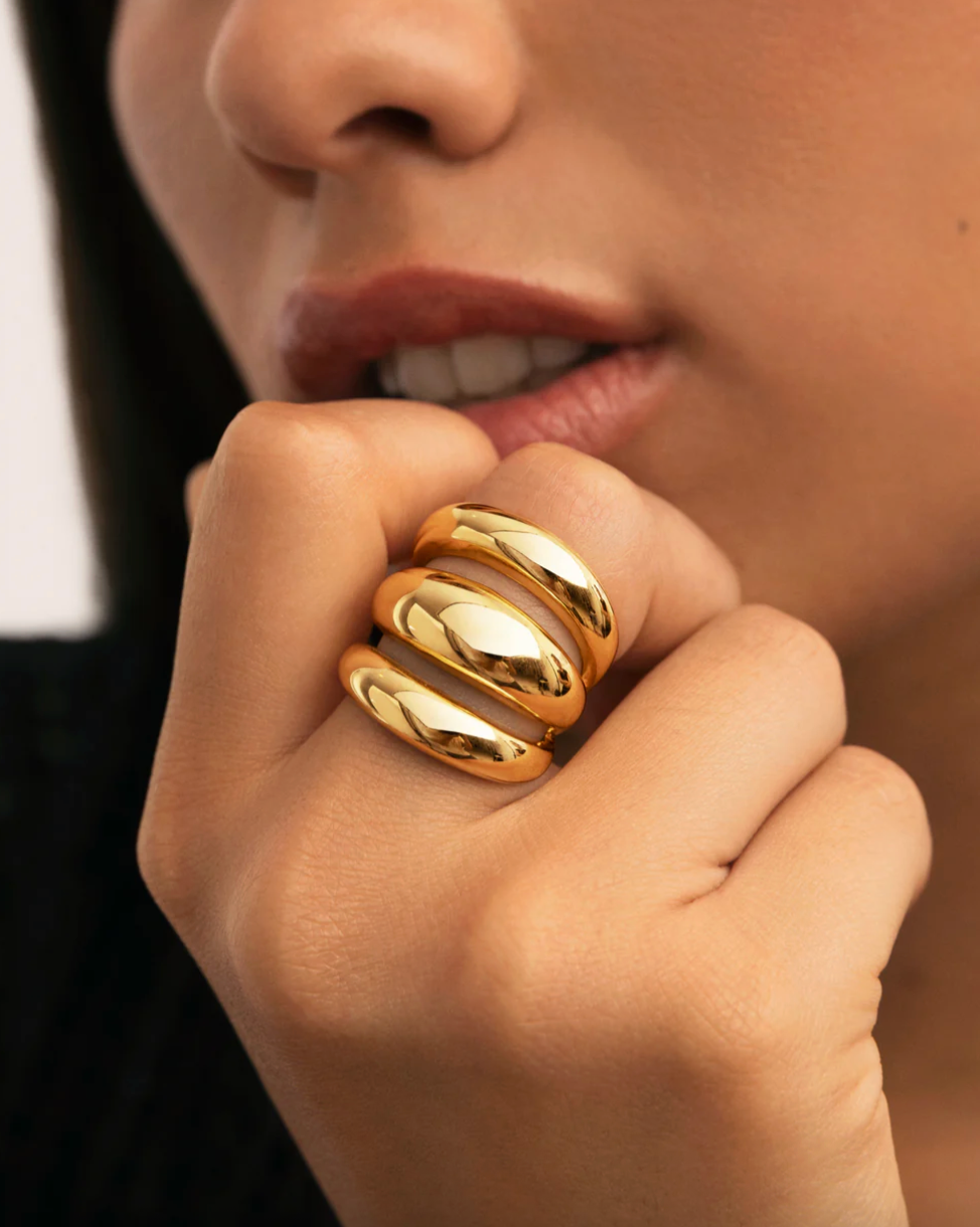 Anillo Aurea · Sofisticación Dorada y Volumen Vanguardista