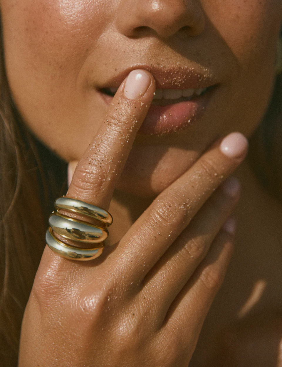 Anillo Aurea · Sofisticación Dorada y Volumen Vanguardista