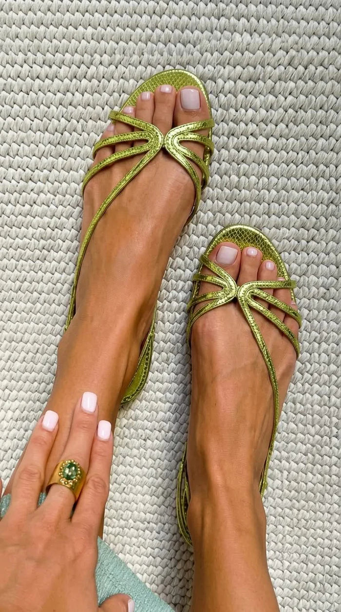 Sara - Sandalias doradas de elegancia veraniega