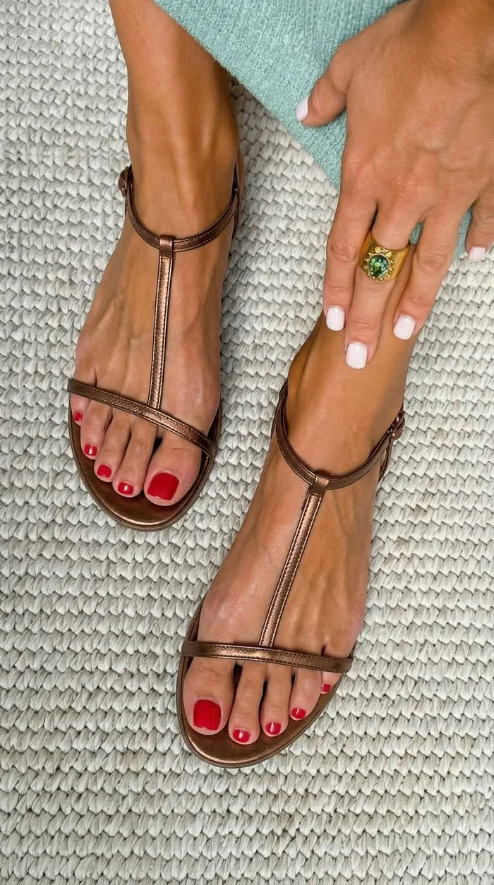 Rosalía - Sandalias doradas de primavera