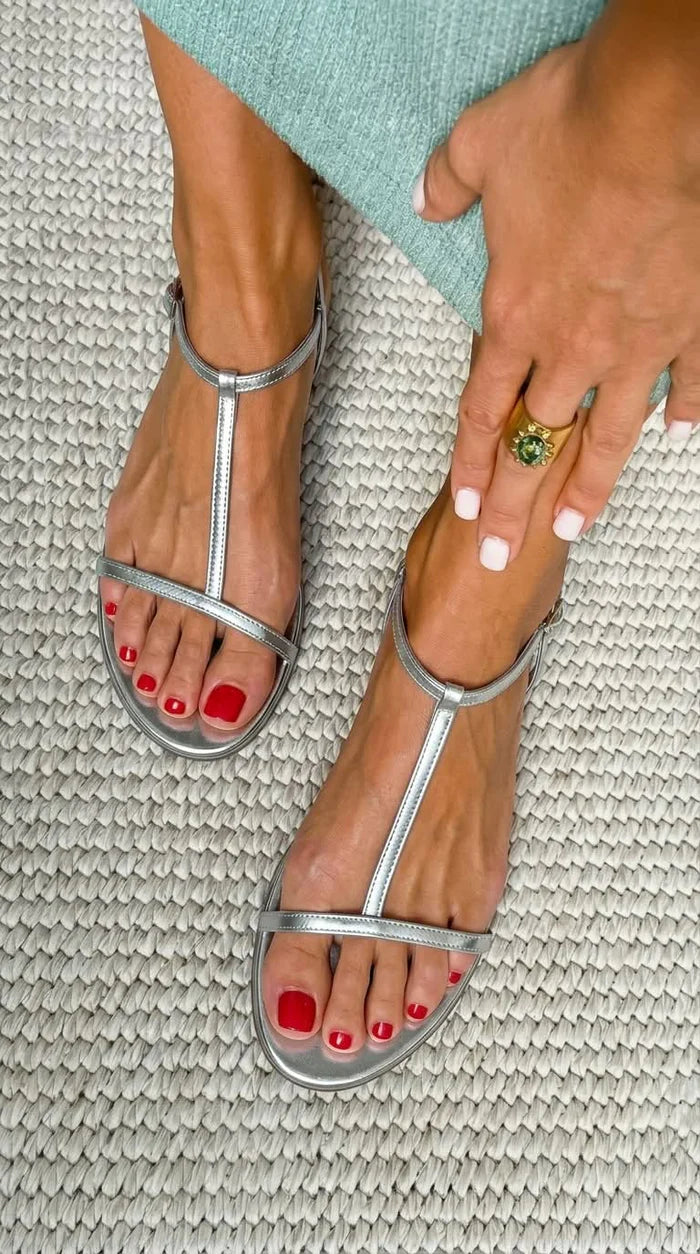 Rosalía - Sandalias doradas de primavera